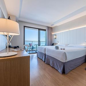 Zimmer mit Kingsize-Bett